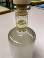 Flasche+mit+Hydrolat+und+%c3%a4therischem+%c3%96l